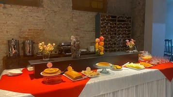 含每日吃到飽早餐