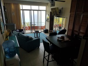 Standard Condo, 1 Bedroom, Kitchen, Ocean View | Living area | Smart TV