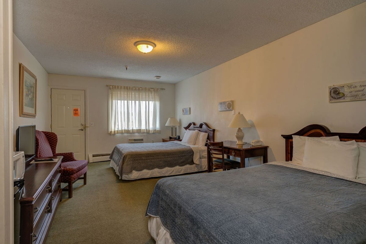 Individually furnished, iron/ironing board, free WiFi, bed sheets