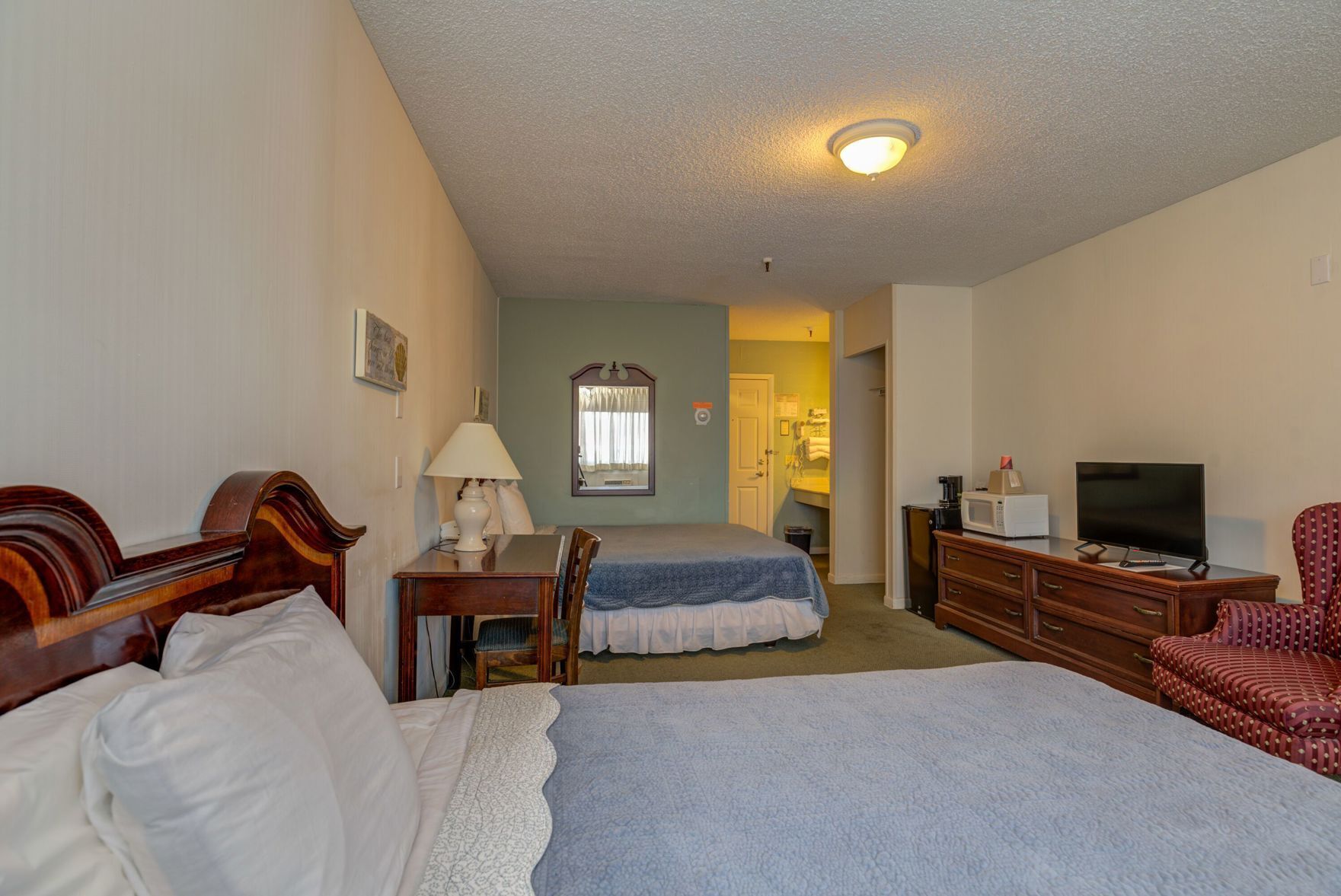 طراز فريد لكل وحدة ومكواة/لوح كي وواي فاي مجانًا وملاءات أسرّة