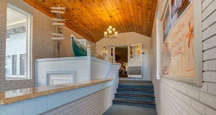 Vacationland Inn & Suites