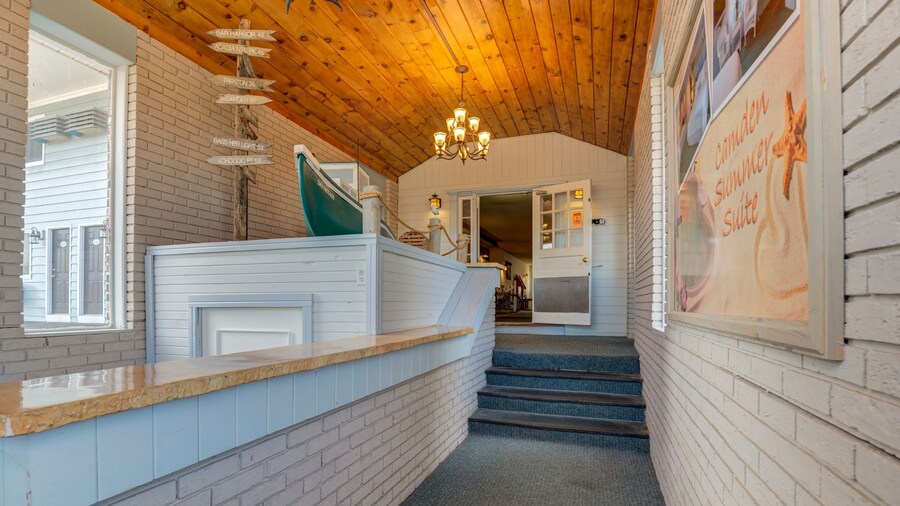 Vacationland Inn & Suites