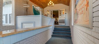 Vacationland Inn & Suites