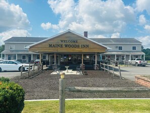 Front of property - Vacationland Inn & Suites (Brewer)