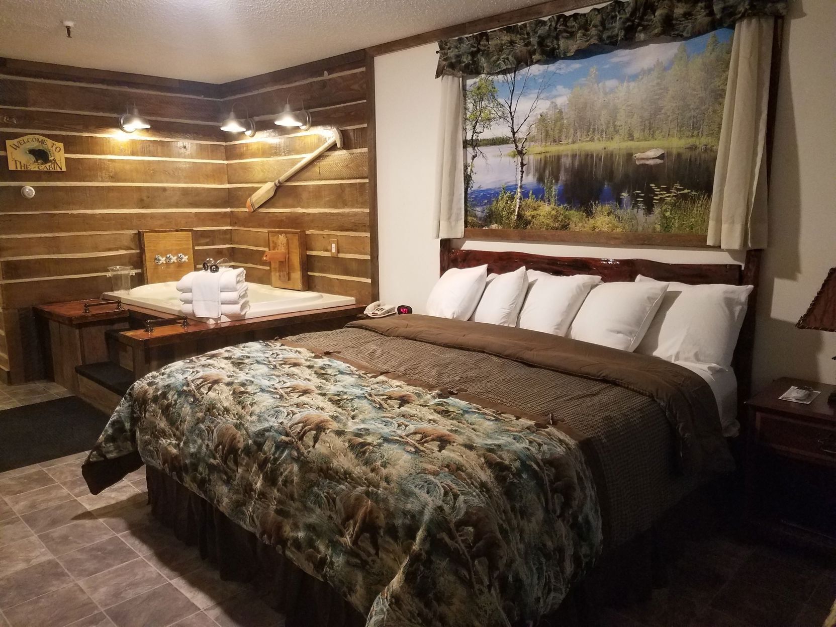 طراز فريد لكل وحدة ومكواة/لوح كي وواي فاي مجانًا وملاءات أسرّة