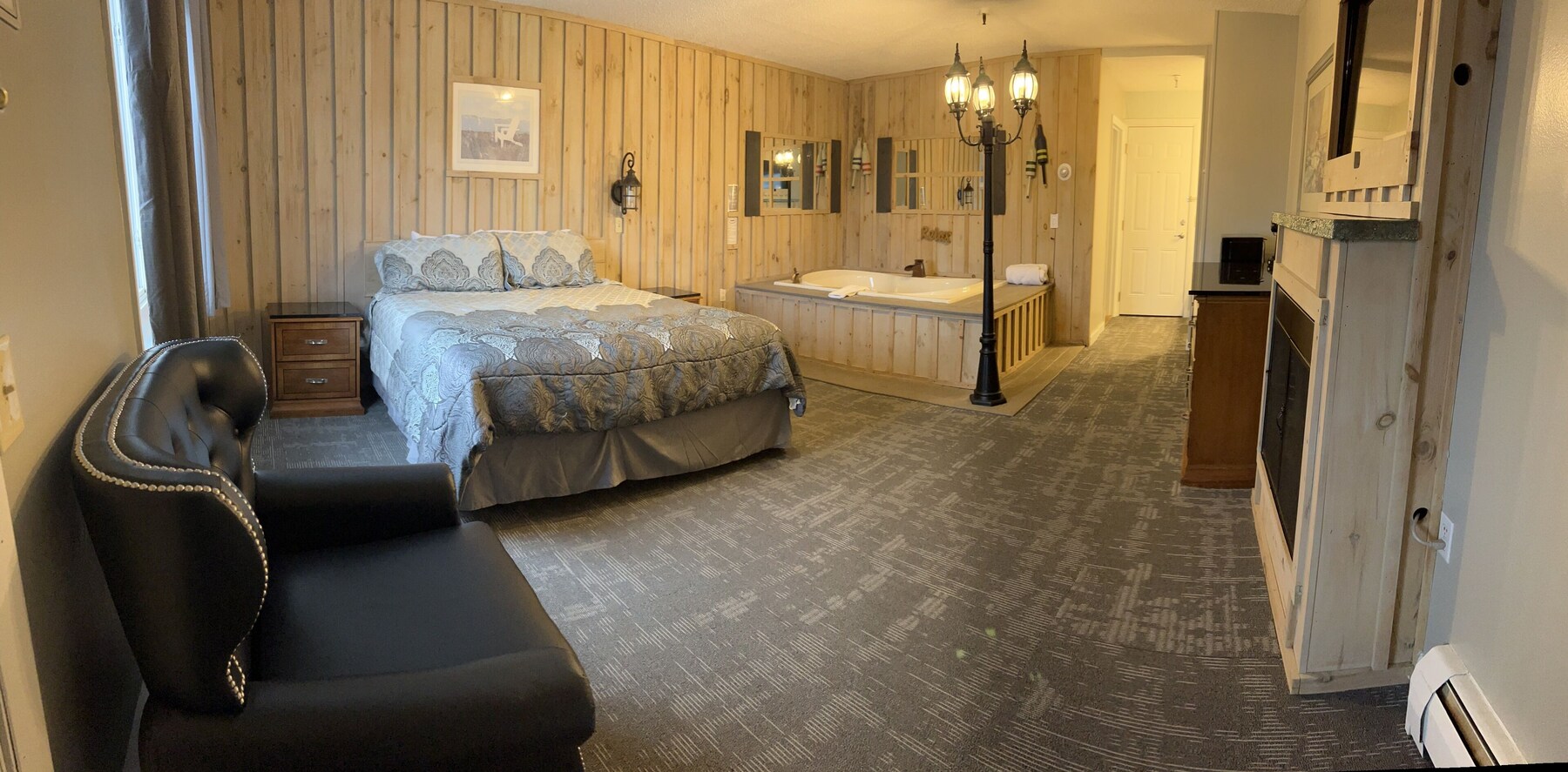 Luxury Studio Suite, 1 King Bed, Non Smoking, Pets not allowed | Living area | 42-inch flat-screen TV with satellite channels, TV