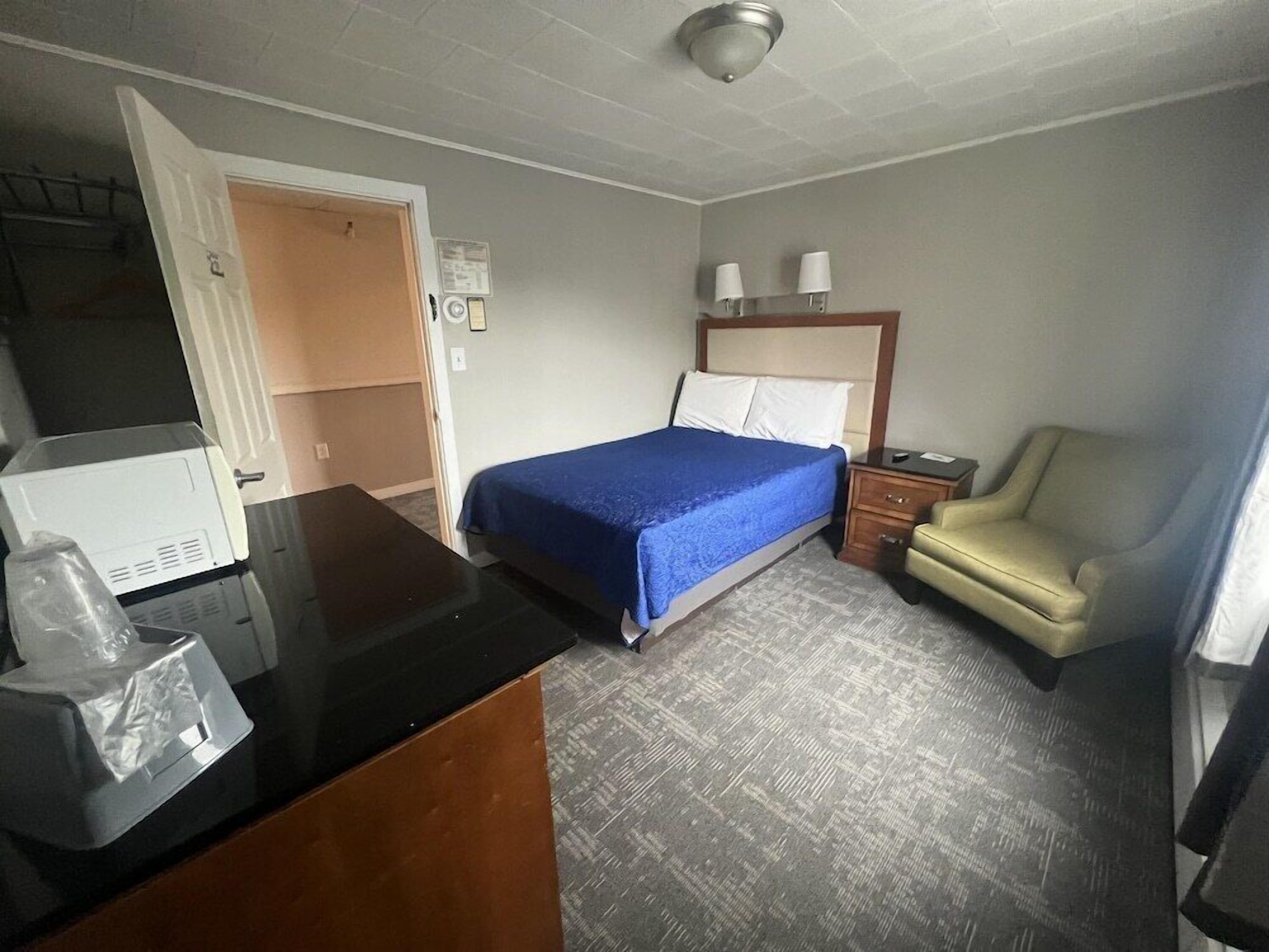 Individually furnished, iron/ironing board, free WiFi, bed sheets