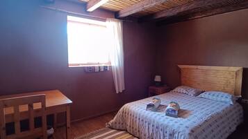 Habitación básica doble, 1 habitación, vista a la montaña, torre | Tabla de planchar con plancha y wifi gratis