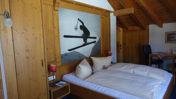 Habitación Deluxe doble | Caja fuerte, wifi gratis, ropa de cama