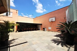 BBQ/picnic Area - Zen Garden Hostel (São Paulo)