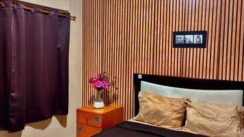 Comfort Room, 1 Double Bed, Non Smoking, City View | WiFi (free), bed sheets
