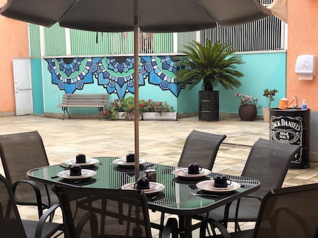 Terraza o patio. Zen Garden Hostel