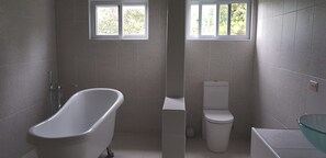 Shower, hair dryer, towels - The Rowans (Tower Isle)