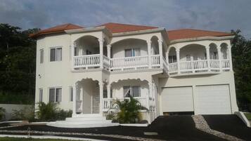 Bagian depan properti