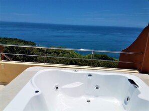 Panoramic Condo, 1 King Bed, Terrace, Ocean View | Jetted tub