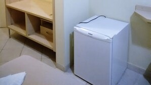 Desk, blackout drapes, iron/ironing board (on request), WiFi (free) - Hotel Marfim I (Sumare)