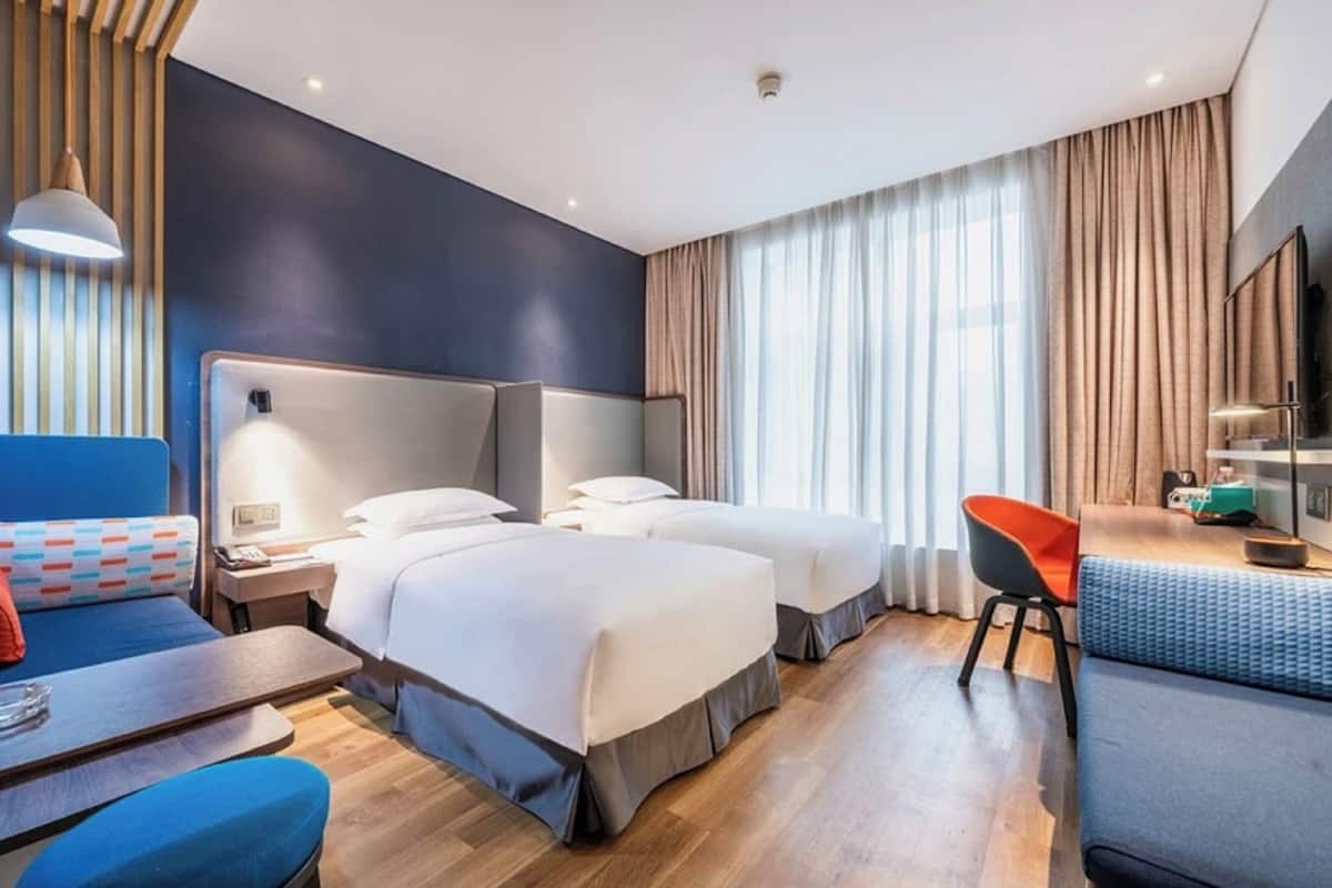 In-room safe, free WiFi, bed sheets