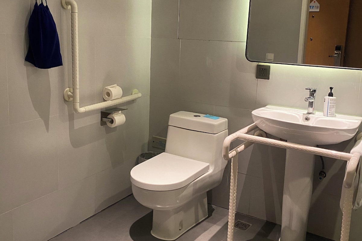 Standard Room, 1 Queen Bed, Accessible