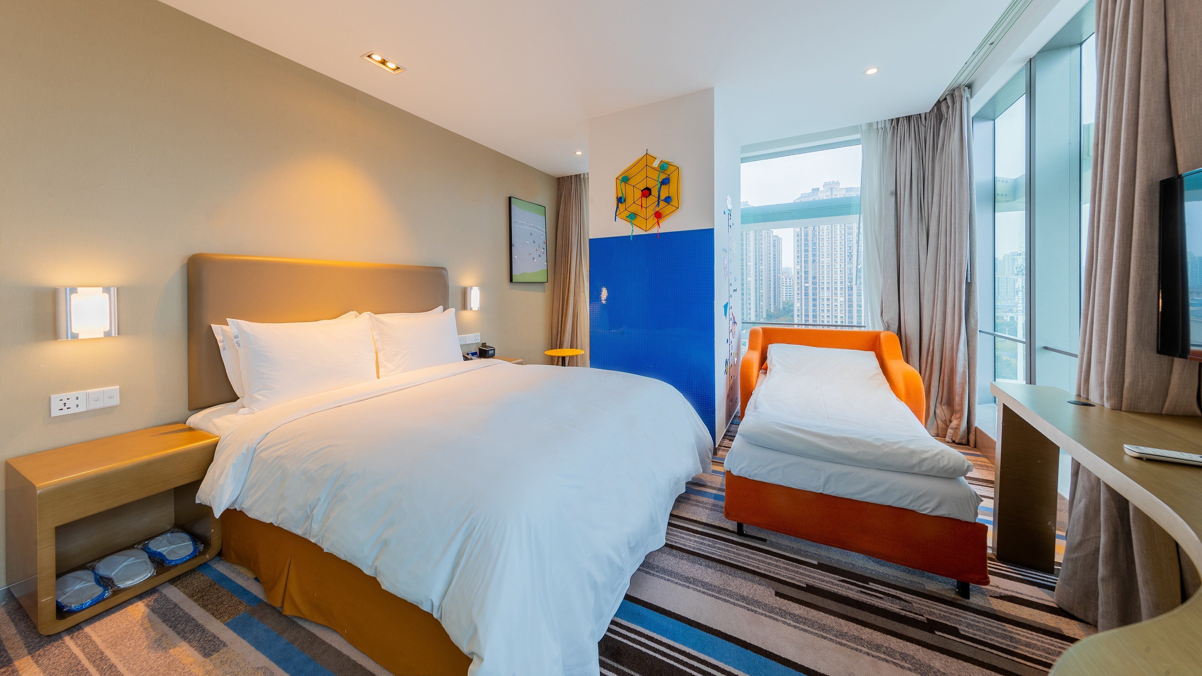 standard room, 1 queen bed with sofa bed | 1 bedroom, premium bedding, minibar, in-room safe