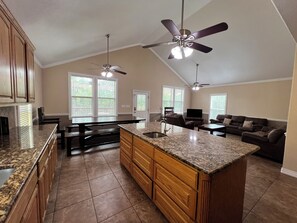 Smart TV - 'Penthouse' #1- right on the water, with direct private river access. (New Braunfels)