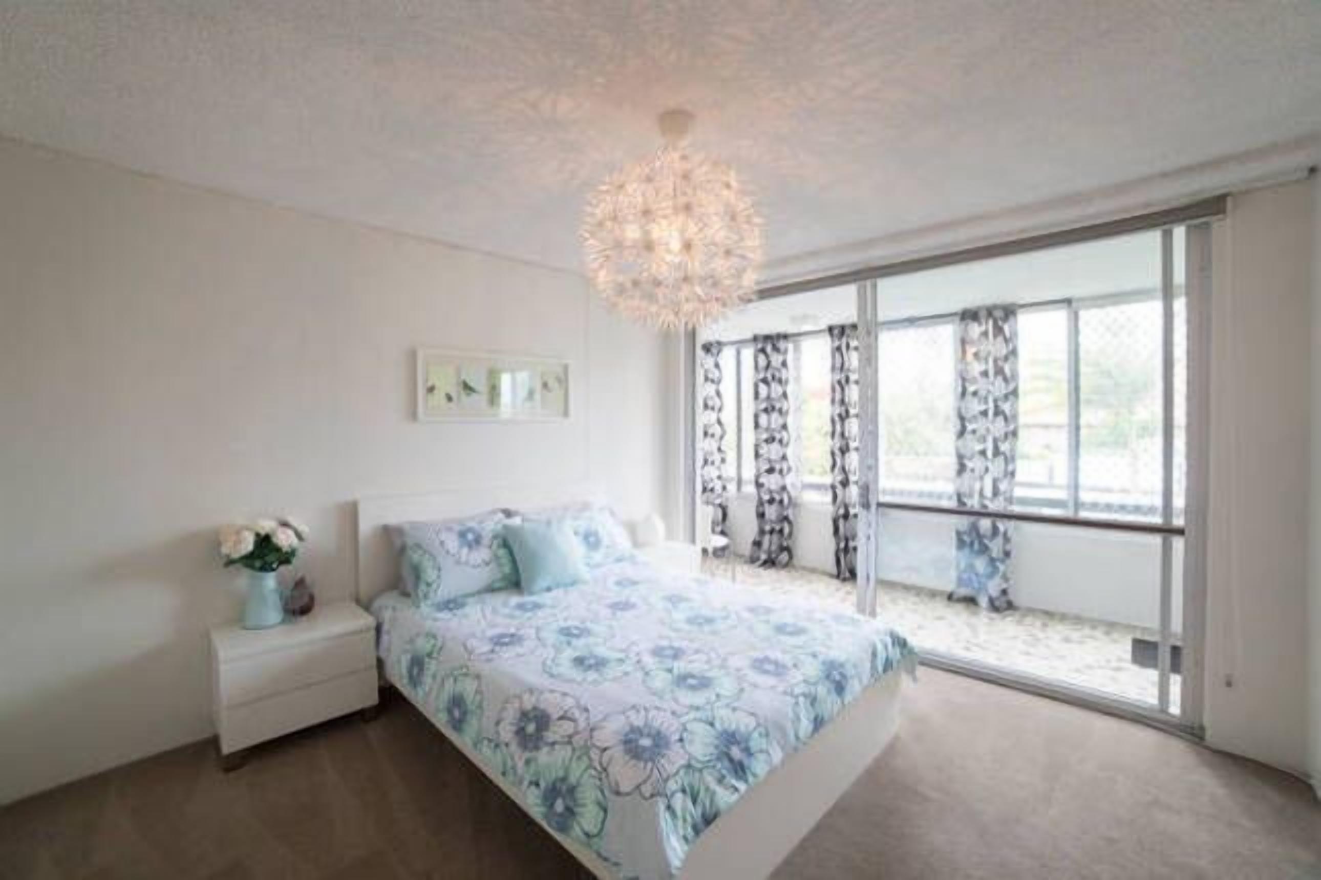 Central Gold Coast, walk to the beach!