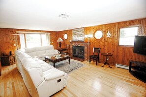 Smart-TV, DVD-Player, Bücher