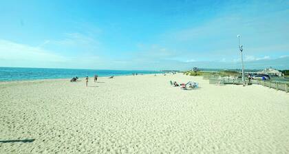 Oceanfront Escape house on SeaView Beach, Dog-Friendly!