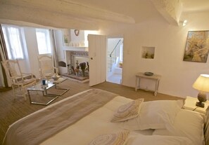 3 slaapkamers, een strijkplank/strijkijzer, reisbedje, gratis wifi