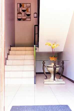 Interior - PINES VACATION RENTALS- EXCELLENT LOCATION, MINUTES FROM EVERYTHING. (Montego Bay)