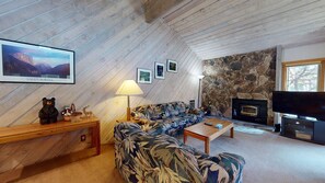 Living area - Snowcreek Resort Vacation Rental 252 (Mammoth Lakes)