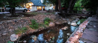 Creekside, steps to the Broadmoor, close to Zoo, Seven Falls, hike from house
