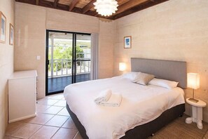 4 bedrooms, iron/ironing board, travel crib, free WiFi
