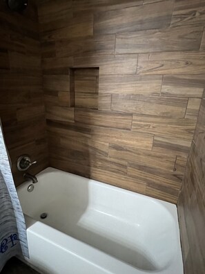 Dusche, Handtücher, Toilettenpapier