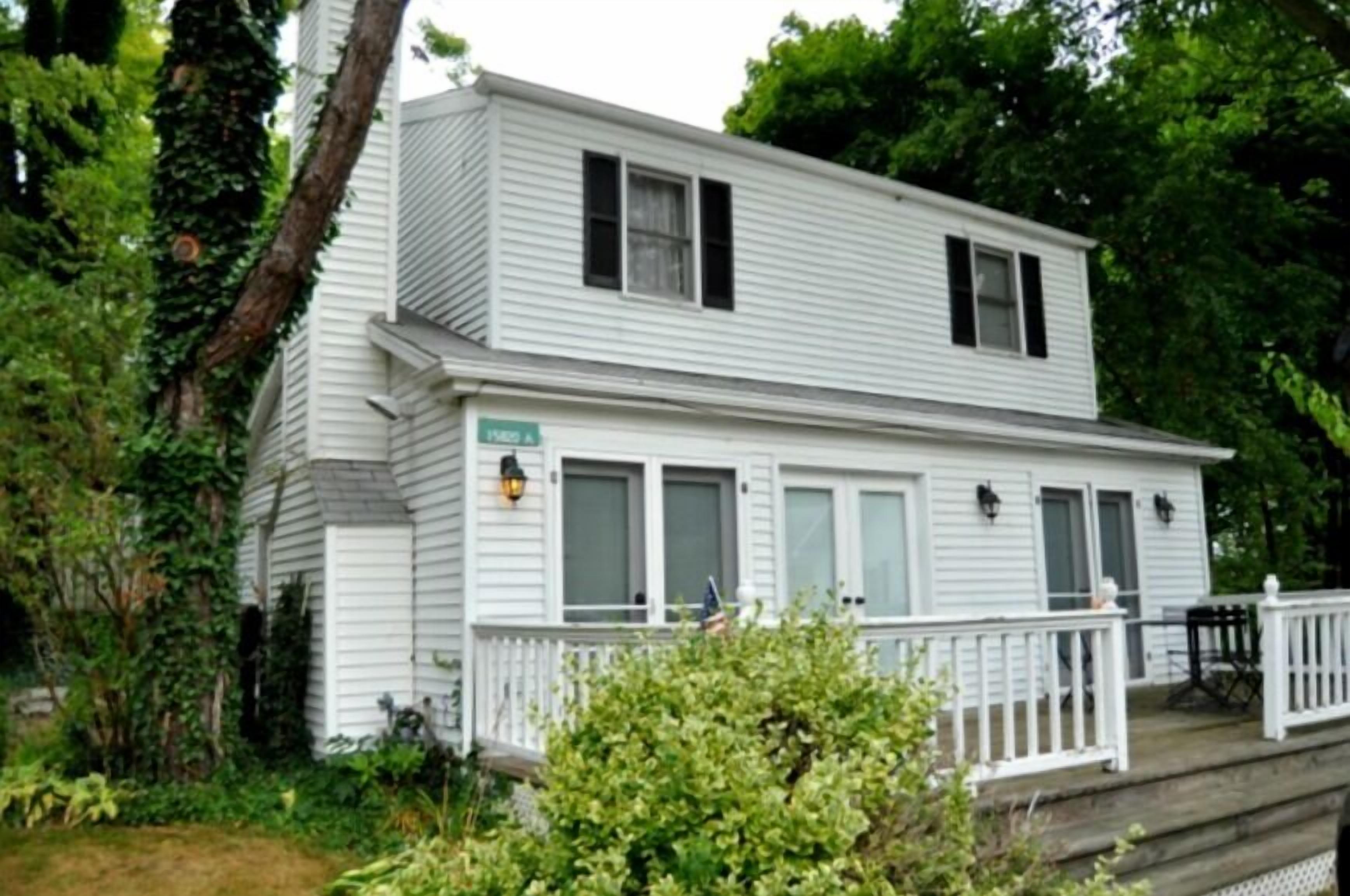 Grace Cottage-Pet-friendly, open all year!  Lake Michigan beach access!