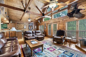 Fernseher, Kamin, Tischtennisplatte