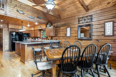 Gorgeous Log Getaway ubicado en Cove Hollow