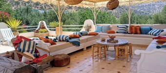 Villa, Private heated pool, Hammam, Bar, 4x4 sand, Trails, Buggy, Boats.