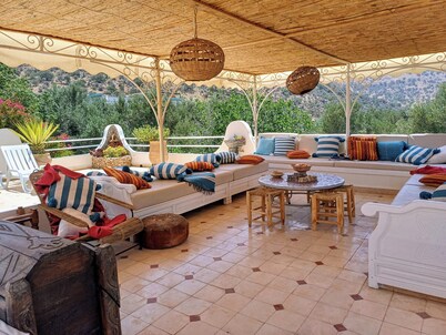 Villa, Private heated pool, Hammam, Bar, 4x4 sand, Trails, Buggy, Boats.