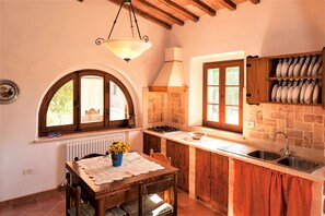 Fridge, oven, coffee/tea maker, toaster