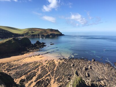 Hope Cove Location - Nr Salcombe - 2 minutes to Beaches - Private Parking - WiFi