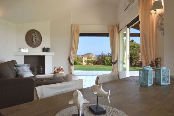 Télévision, cheminée