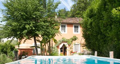 Very private villa, pool, 12KM to Lucca, amazing views, electric car charging