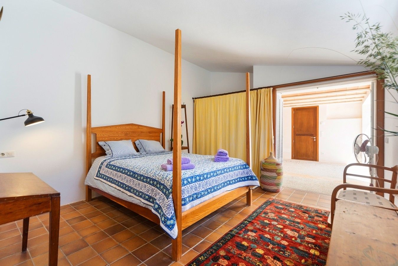 frontline-villa-in-capdepera-bedrooms - 1