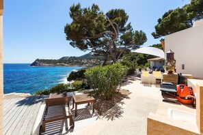 Outdoor dining - Front-Line Sea Villa In Mallorca. Up to 6 Guests (Capdepera)
