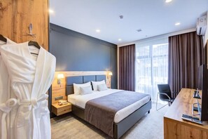 1 bedroom, premium bedding, minibar, in-room safe - Aurum Hotel (Bishkek)