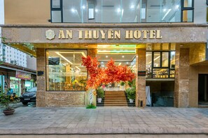 Front of property - An Thuyen Hotel (Da Nang)