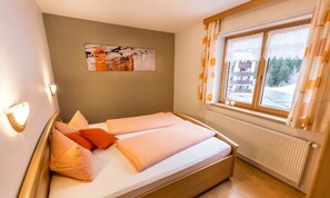 2 bedrooms, in-room safe, travel cot, WiFi