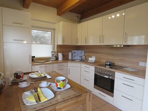 Kühlschrank, Mikrowelle, Ofen, Geschirrspüler