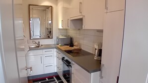 茶具/咖啡用具、冰箱、微波炉、烤箱