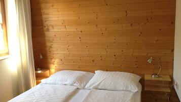 1 dormitorio, tabla de planchar con plancha, wifi gratis y ropa de cama